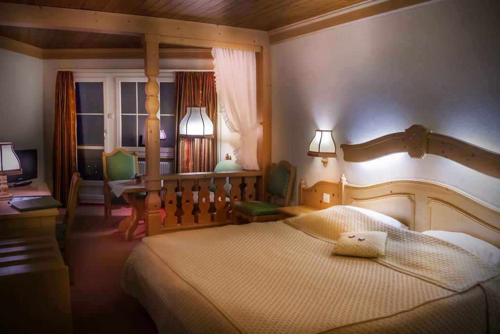 Seehotel Boutique Jaegerhof-Hubertus Faulensee Esterno foto