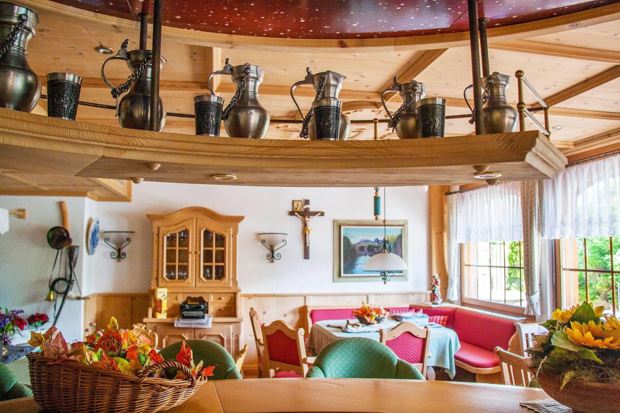 Seehotel Boutique Jaegerhof-Hubertus Faulensee Esterno foto